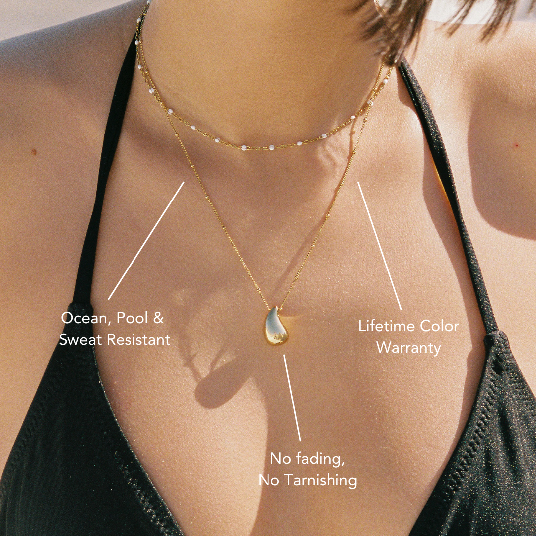 Κολιέ με μενταγιόν σταγόνα σε ασημί χρώμα — Eleni Santorini